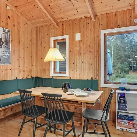 Stunning In With 2 Bedrooms Ferienhaus