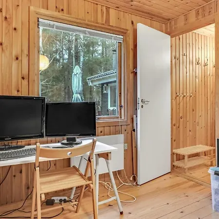 Stunning In With 2 Bedrooms *