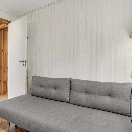 Stunning In With 2 Bedrooms *